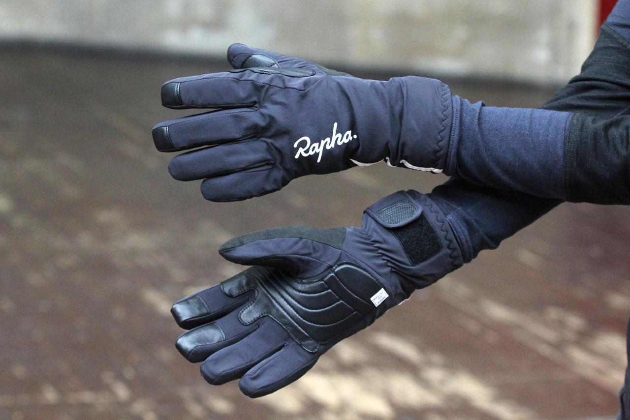 winter gloves in blue