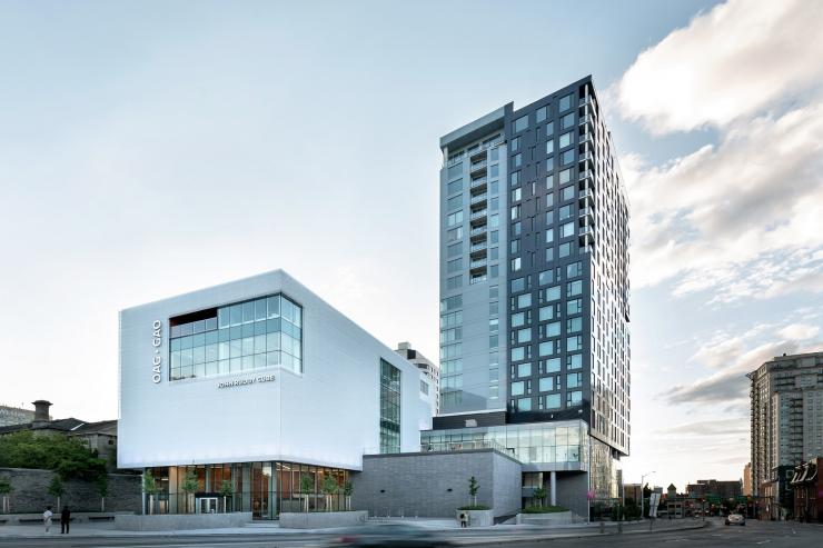 glass exterior of ottawa art gallery