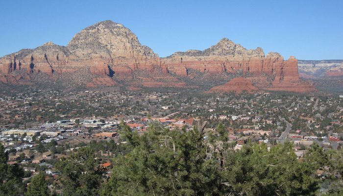 Basalt boulders & red rocks to panoramic views from the Tabletop Plateau