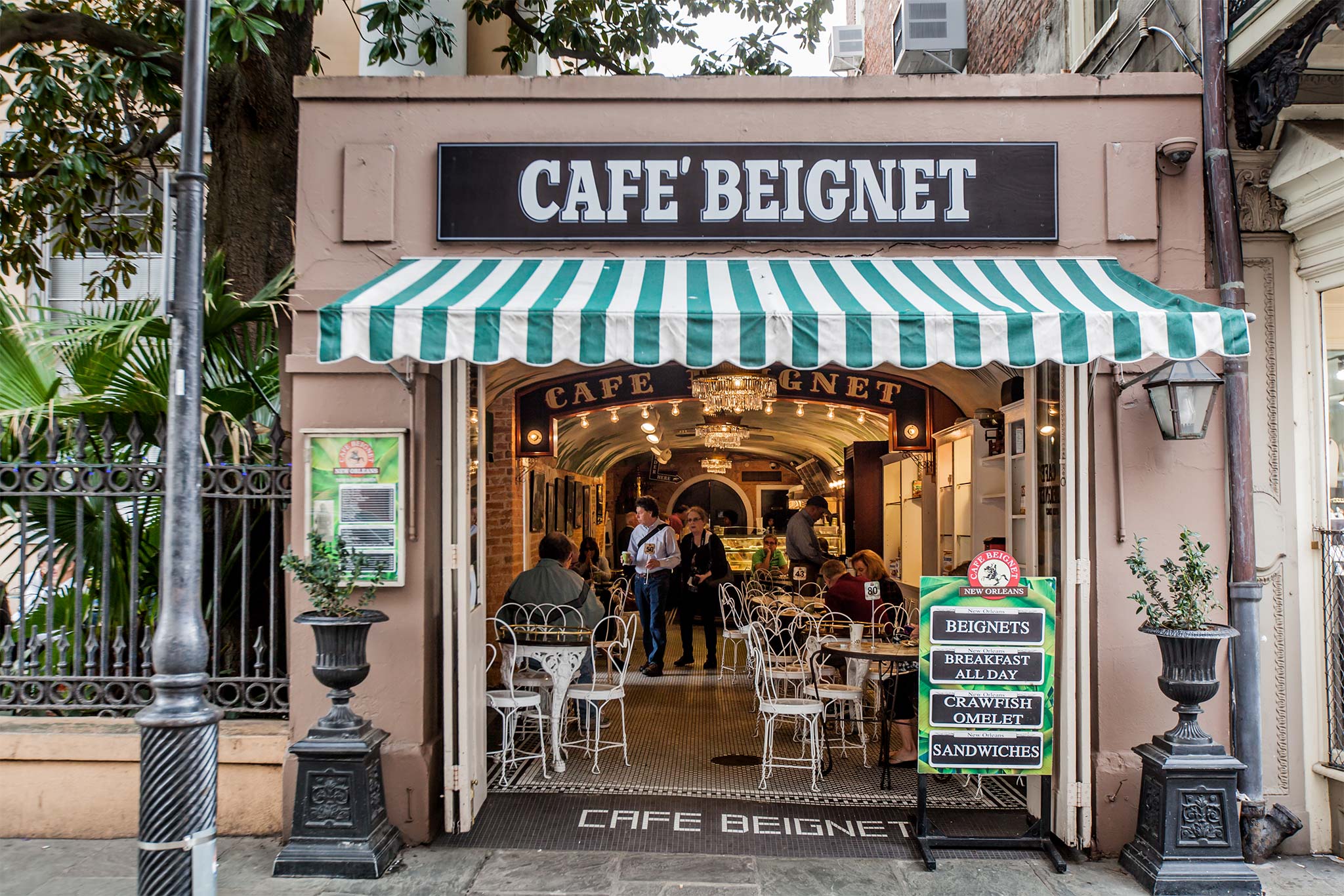 Cafe Beignet store front