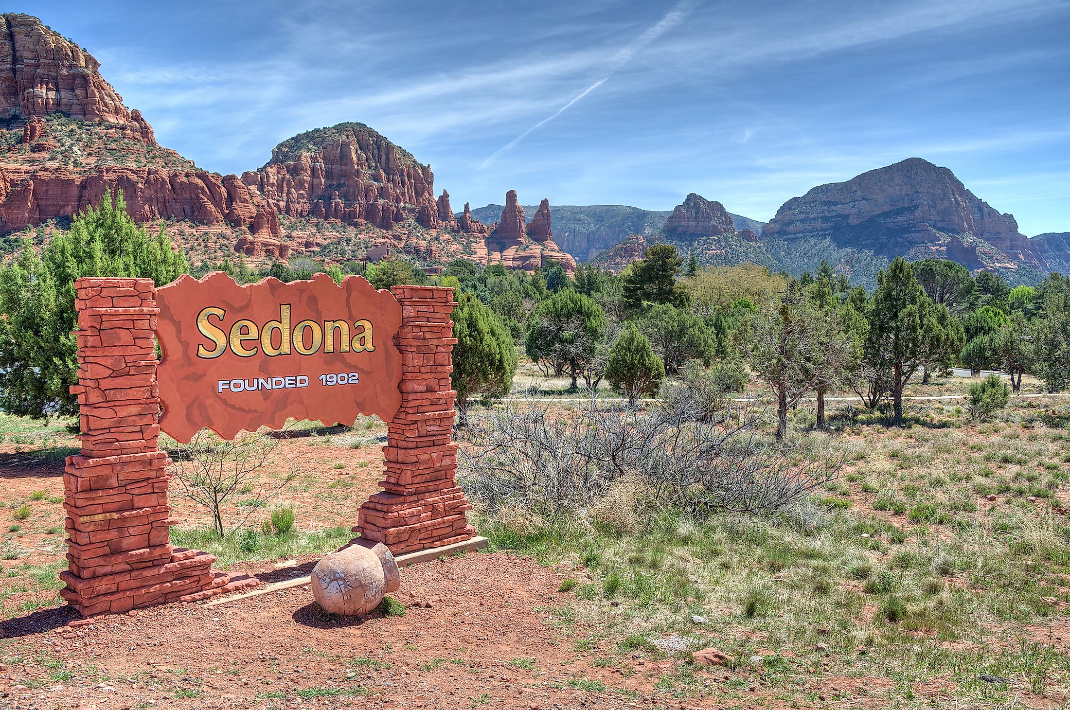 Sedona Sign with Sedona at the background