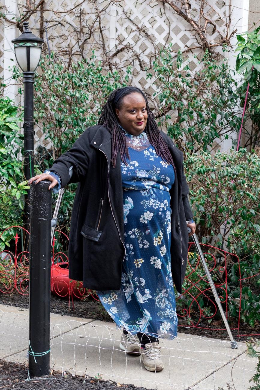 imani barbarin posting outdoors with her crutches